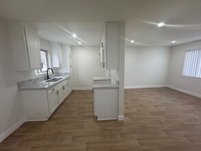 8127 Stewart and Gray Rd in Downey, CA - Foto de edificio - Building Photo