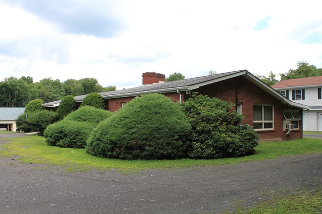 2172 Route 44 55 in Gardiner, NY - Foto de edificio - Building Photo