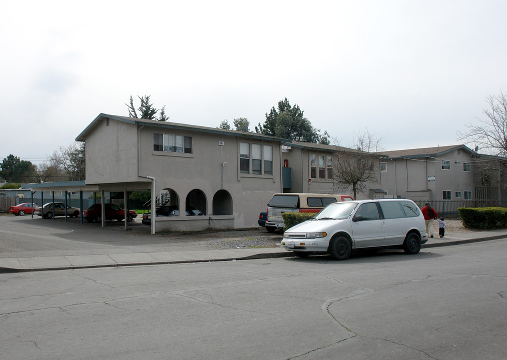 944 Sunset Ave in Santa Rosa, CA - Foto de edificio