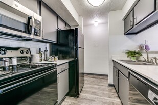 The Everly Apartamentos