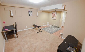 2021 Windmeade Dr in Clarksville, TN - Building Photo - Building Photo