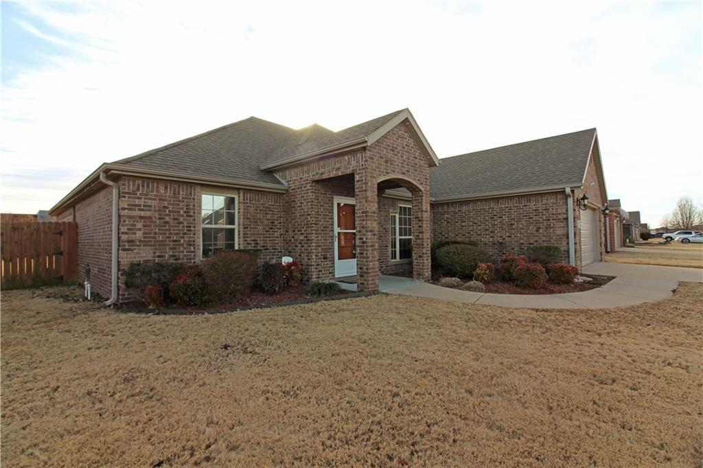1200 Kensington Dr in Centerton, AR - Building Photo