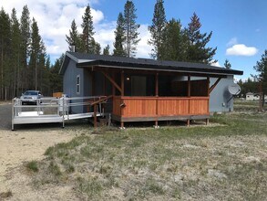 9818 Split Rail Rd in La Pine, OR - Building Photo - Building Photo