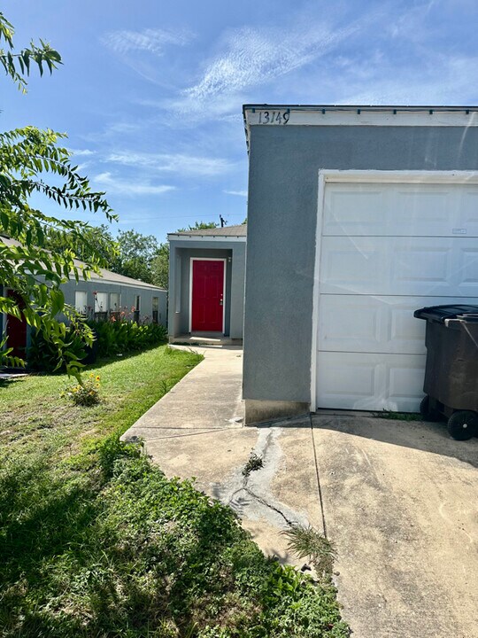 13149 Independence Ave in San Antonio, TX - Building Photo