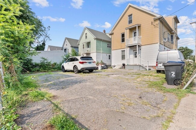 180 Peck Ave in West Haven, CT - Building Photo - Building Photo