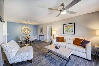 Crestview at Oakleigh Apartment Homes in Pensacola, FL - Building Photo - Building Photo