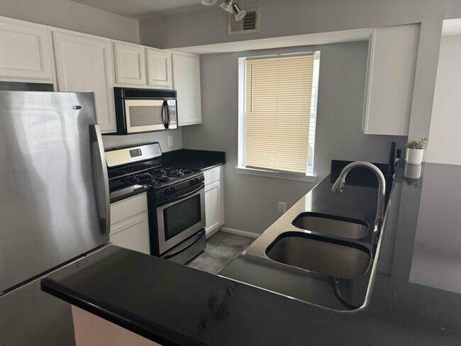 13900 Farnsworth Ln in Upper Marlboro, MD - Building Photo - Building Photo
