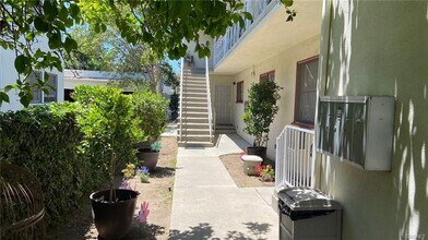 4949 Coldwater Canyon Ave, Unit 1 in Los Angeles, CA - Building Photo - Building Photo