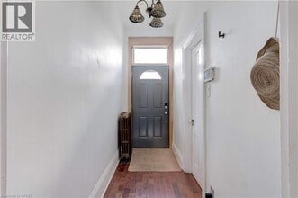 132 Ferguson Ave N in Hamilton, ON - Building Photo - Building Photo