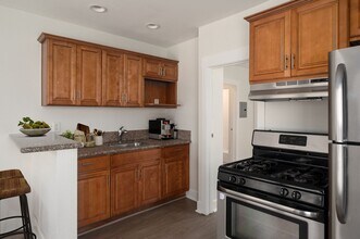 210 Loma Ave in Long Beach, CA - Foto de edificio - Building Photo