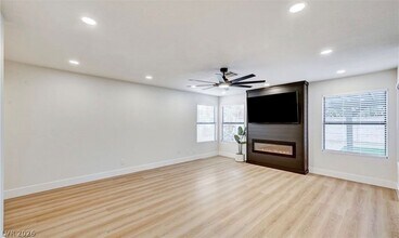 3948 N Cobble Creek Ct in Las Vegas, NV - Building Photo - Building Photo