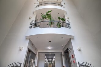 97 E Saint James St, Unit 47 in San Jose, CA - Foto de edificio - Building Photo