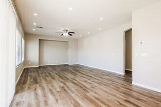 7310 N 82nd Ave in Glendale, AZ - Building Photo - Building Photo