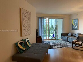19900 E Country Club Dr in Aventura, FL - Building Photo - Building Photo