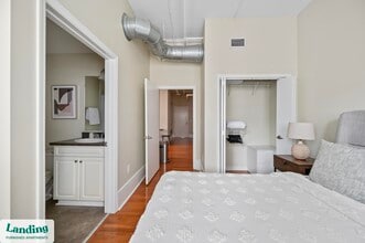 211 Union St, Unit 306 in Nashville, TN - Foto de edificio - Building Photo