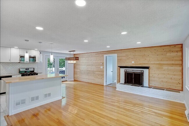 12 Joyce Rd in Wayland, MA - Building Photo - Building Photo