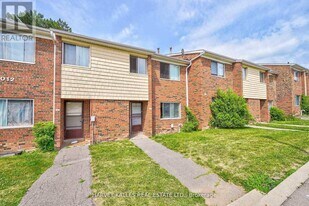 2000 Sheppard Ave W in Toronto, ON - Building Photo