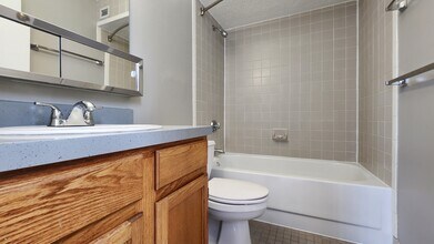 66 Beach Point Pl, Unit 402 in Boston, MA - Building Photo - Building Photo
