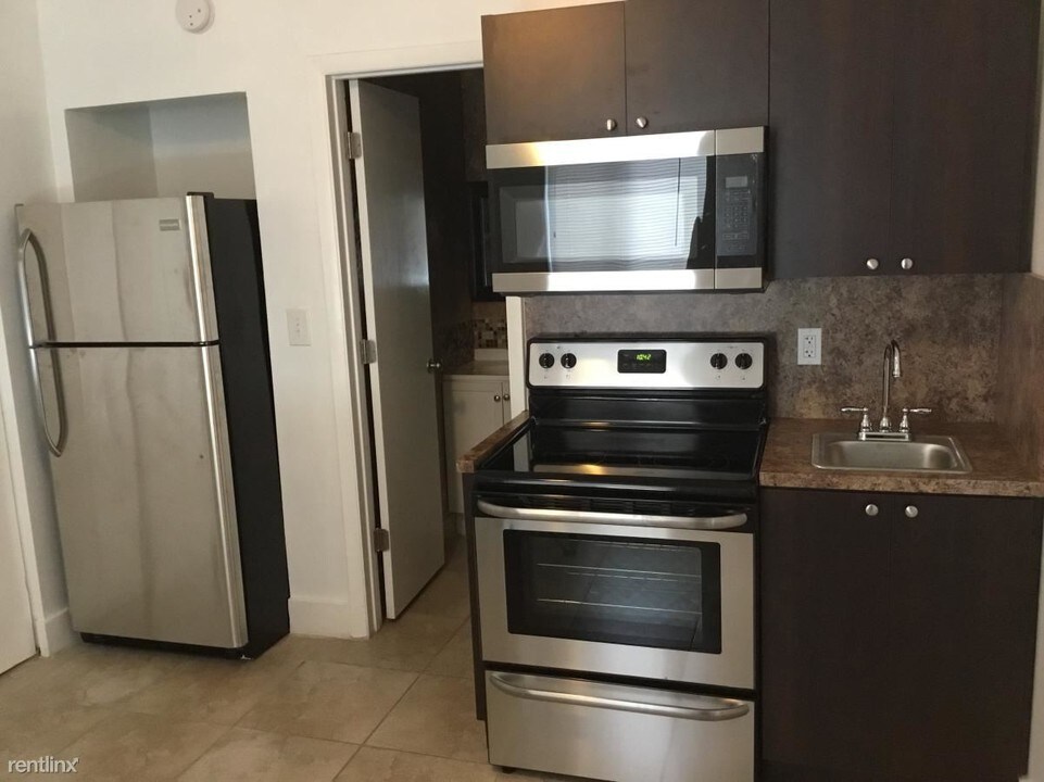699 NE 86th St-Unit -# 699UNIT1 in Miami, FL - Building Photo