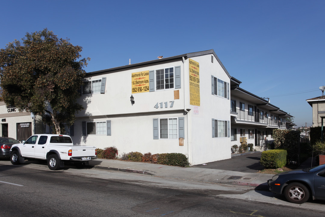 4117 E 7th St in Long Beach, CA - Building Photo