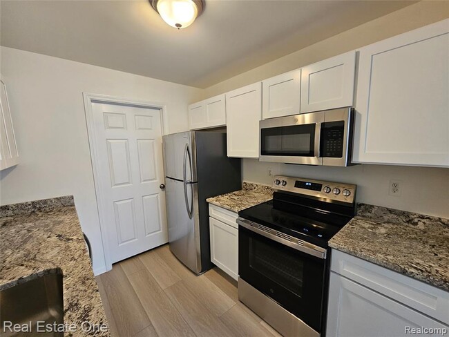 56401 Scotland Blvd in Shelby Township, MI - Building Photo - Building Photo