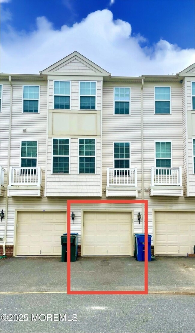 46 Michael Dr in Tinton Falls, NJ - Building Photo - Building Photo