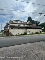 921 Union St in Taylor, PA - Building Photo