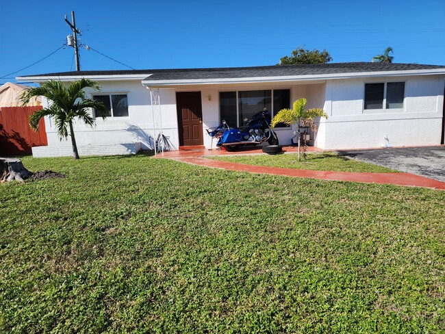 3041 NE 9th Ter in Pompano Beach, FL - Building Photo - Building Photo