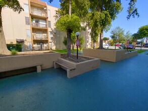 4715 NW 7th St, Unit 410 in Miami, FL - Building Photo - Building Photo