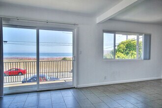 6742 Del Playa Dr in Isla Vista, CA - Building Photo - Building Photo