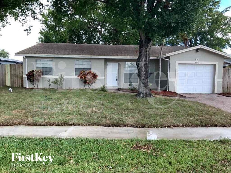 8410 NW 27th Pl in Sunrise, FL - Foto de edificio