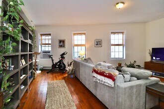 260 Newark Ave in Jersey City, NJ - Building Photo - Building Photo