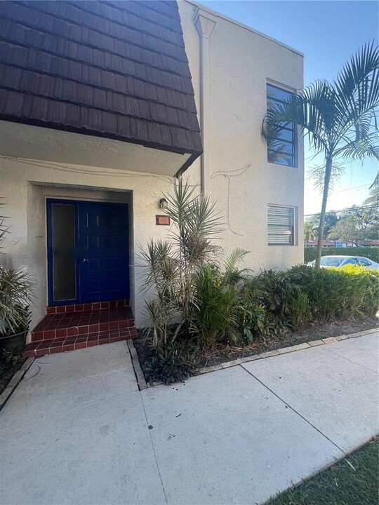 9120 Taft St in Pembroke Pines, FL - Building Photo