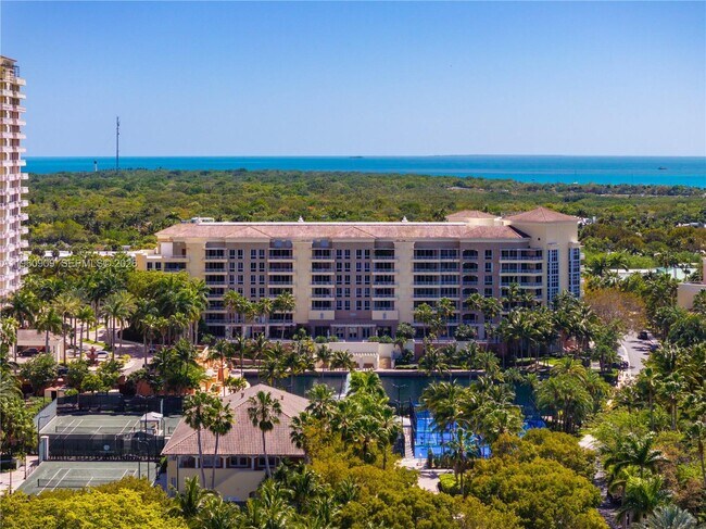 765 Crandon Blvd in Key Biscayne, FL - Building Photo - Building Photo