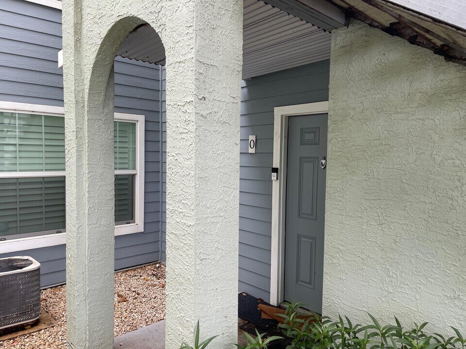 1050 Crystal Way in Delray Beach, FL - Building Photo