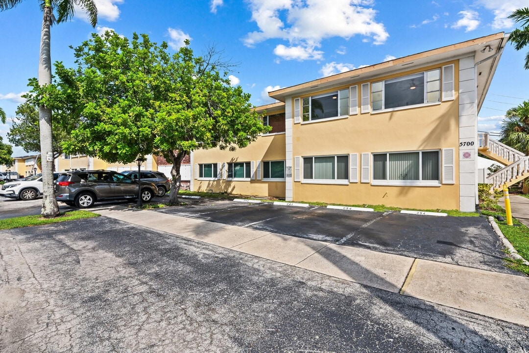 5700 NE 22nd Way in Fort Lauderdale, FL - Building Photo