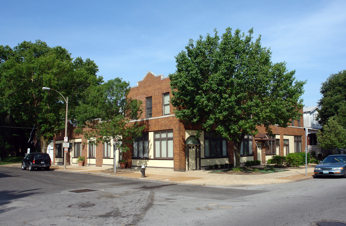 1000 Bates St in St. Louis, MO - Building Photo