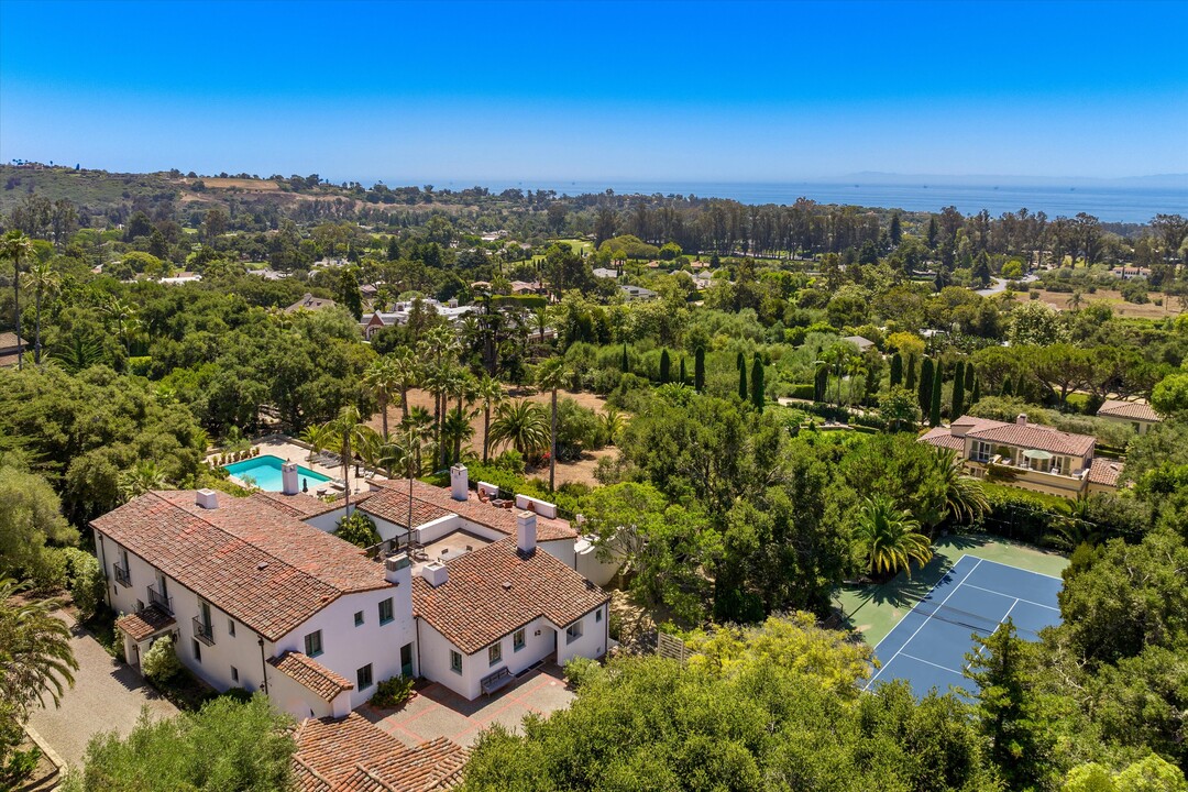 1895 E Valley Rd in Montecito, CA - Building Photo