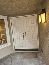 25 Weepingwood in Irvine, CA - Foto de edificio - Building Photo