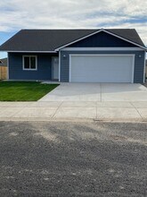 1317 W Bonneville St in Moses Lake, WA - Building Photo - Building Photo