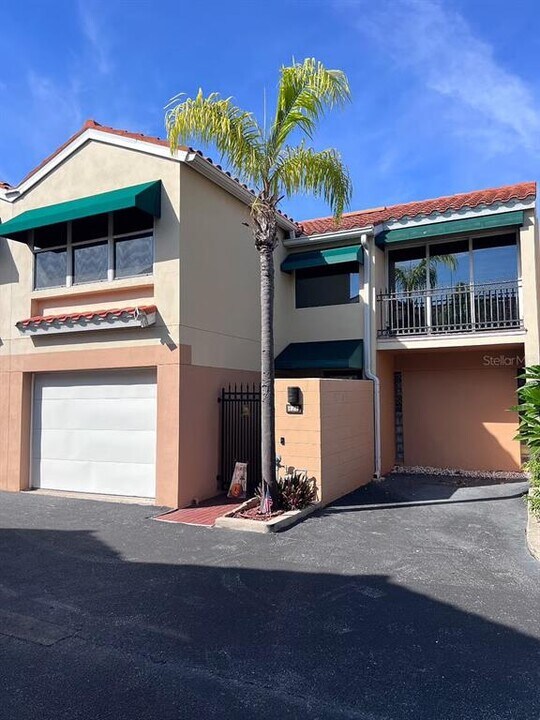 828 Padua Ln in Clearwater, FL - Building Photo