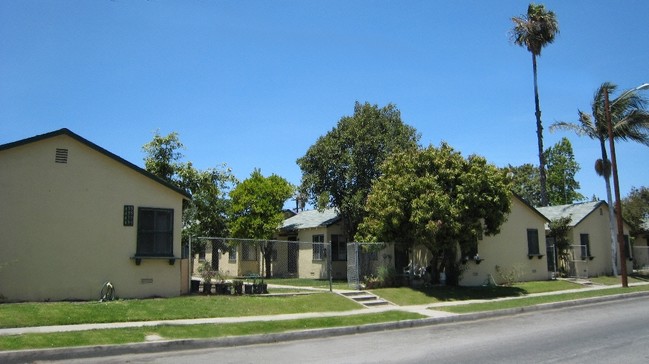 441-447 S Wilmington Ave in Compton, CA - Foto de edificio - Building Photo