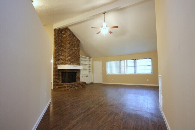 22502 Spring Gate Dr in Spring, TX - Foto de edificio - Building Photo