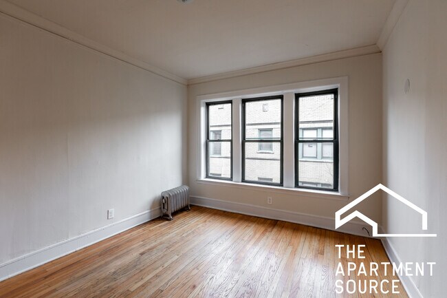 2333 N Spaulding Ave, Unit 3A in Chicago, IL - Building Photo - Building Photo