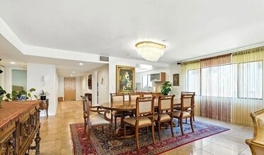 1310 Roxbury Dr, Unit 201 in Los Angeles, CA - Building Photo - Building Photo