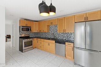 44 Kingfisher Ct in Marlboro, NJ - Building Photo - Building Photo