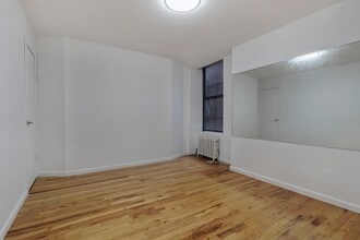 334 W 47th St in New York, NY - Foto de edificio - Building Photo