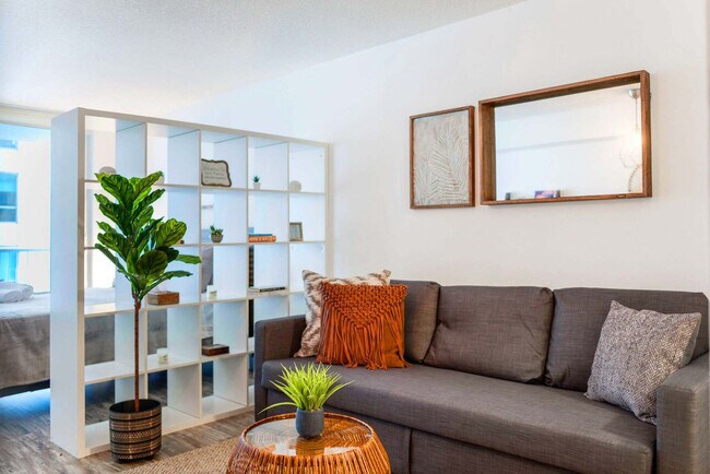 1200 Brickell Bay Dr in Miami, FL - Building Photo - Building Photo
