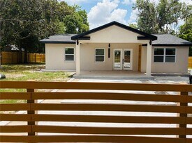 12909 Forest Hills Dr in Tampa, FL - Building Photo