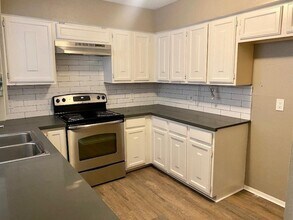 2003 Place Rebecca Ln, Unit E2 in Houston, TX - Building Photo - Building Photo